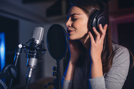Musiker besorgt es seiner Frau im Tonstudio Musiker besorgt es seiner Frau im Tonstudio